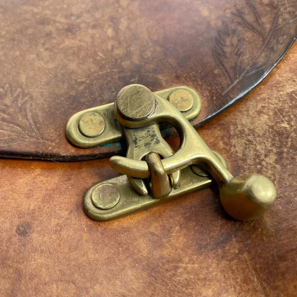 SOLD🔥Beautiful Vintage Leather Satchel - Picture 3 of 9